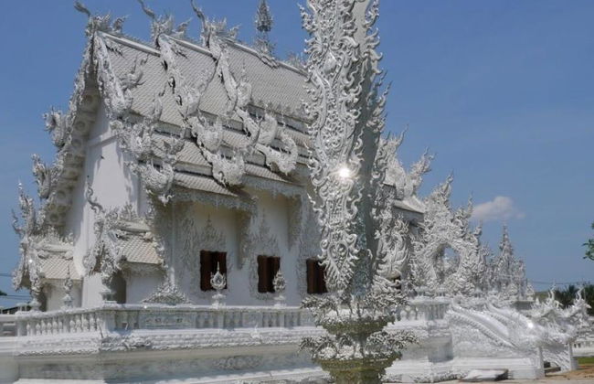 Besuch des Weißen Tempels, Blauen Tempels, Schwarzen Hauses, Chiang Saen und des Goldenen Dreiecks - Foto 12